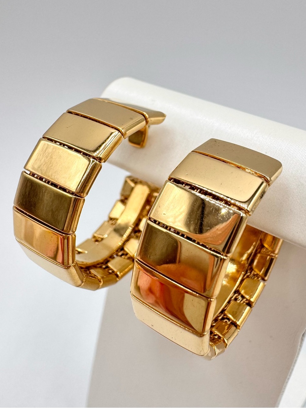 Vintage Napier Shiny Segment Hoop Earrings Gold Tone Signed 1 1/8” Retro Chic